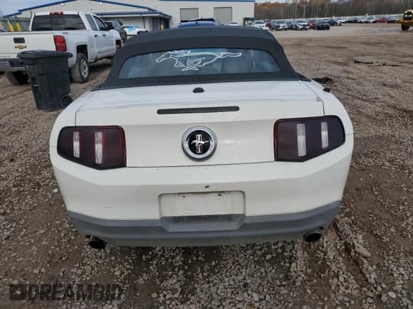 ✅ 2012 Ford Mustang V6 • VIN: 1ZVBP8EM0C5287083 • Lot: 91661055. Listed on Copart with 142,155 mi. Free auction sales archive from the USA and detailed vehicle history report at DreamBid. Image 6.