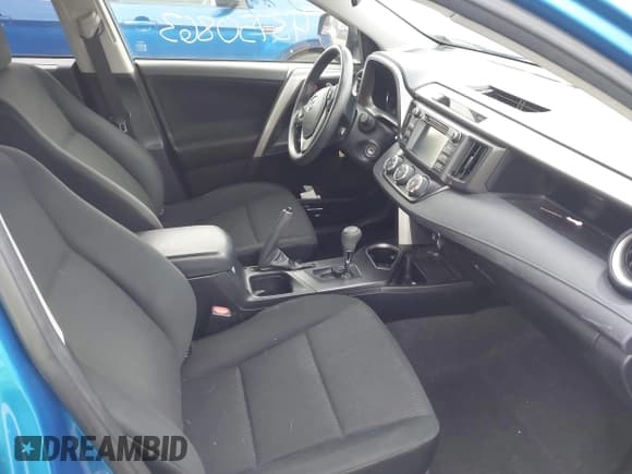 ✅ 2018 Toyota RAV4 LE • VIN: JTMBFREV3JJ195779 • Lot: 43750863. Listed on IAAI with 112,638 mi. Free auction sales archive from the USA and detailed vehicle history report at DreamBid. Image 5.