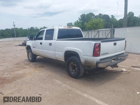 ✅ 2006 Chevrolet Silverado 2500HD LT3 • VIN: 1GCHK23D06F174096 • Лот: 42561823. Опубликован ранее на IAAI с пробегом 235 983 миль. Бесплатный доступ к архиву аукционных продаж из США и подробный отчёт об истории автомобиля на DreamBid. Изображение 3.