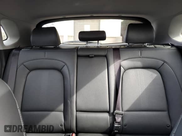 2022 Hyundai Kona Limited z VIN KM8K53AG8NU157472, wystawiony jako Copart lot #49484655 z przebiegiem 28 730 mil mil oraz Czysty tytuł • Clean title. Historia ofert i sprzedaży dostępna na DreamBid. Obrazek 10.