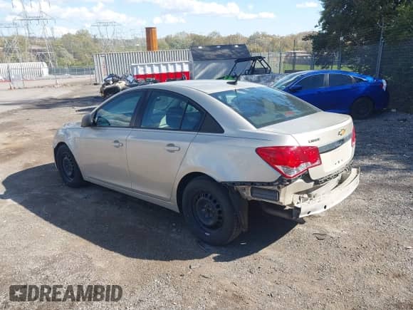 2014 Chevrolet Cruze LS z VIN 1G1PA5SG4E7425909, wystawiony jako IAAI lot #43494913 z przebiegiem 76 172 mil mil oraz . Historia ofert i sprzedaży dostępna na DreamBid. Obrazek 3.