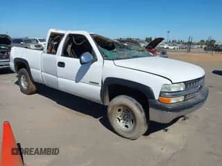 1999 Chevrolet Silverado 2500 LS z VIN 1GCGK29U5XZ183976, wystawiony jako IAAI lot #42990689 z przebiegiem Nie podano mil oraz . Historia ofert i sprzedaży dostępna na DreamBid. Obrazek 1.