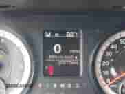 2018 Ram 1500 Tradesman z VIN 1C6RR6FT1JS315582, wystawiony jako IAAI lot #43103479 z przebiegiem 105 776 mil mil oraz . Historia ofert i sprzedaży dostępna na DreamBid. Obrazek 15.