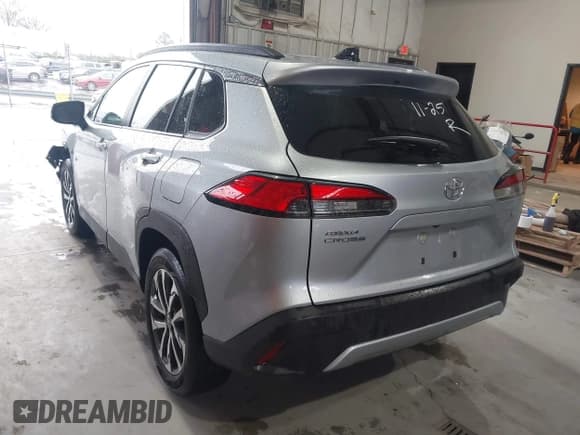 ✅ 2025 Toyota Corolla Cross XLE • VIN: 7MUEAAAG6SV129256 • Lot: 43863545. Listed on IAAI with 20,550 mi. Free auction sales archive from the USA and detailed vehicle history report at DreamBid. Image 3.
