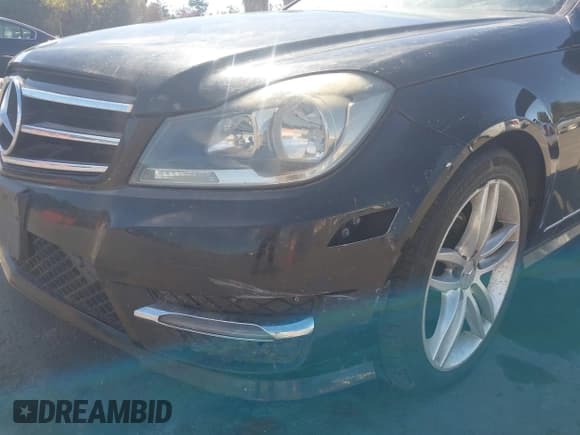 ✅ 2014 Mercedes-Benz C 250 Sport • VIN: WDDGF4HB6ER305022 • Lot: 42952129. Listed on IAAI with 203,416 mi. Free auction sales archive from the USA and detailed vehicle history report at DreamBid. Image 20.