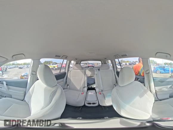 ✅ 2011 Toyota Highlander • VIN: 5TDBK3EH5BS079121 • Lot: 84205695. Listed on Copart with 131,984 mi. Free auction sales archive from the USA and detailed vehicle history report at DreamBid. Image 15.