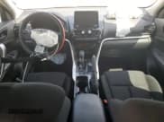 ✅ 2023 Mitsubishi Eclipse Cross LE • VIN: JA4ATVAA4PZ038539 • Lot: 66922395. Wystawiony na Copart z przebiegiem Nie podano. Bezpłatny archiwum sprzedaży aukcyjnych z USA i szczegółowy raport historii pojazdu na DreamBid. Zdjęcie 8.