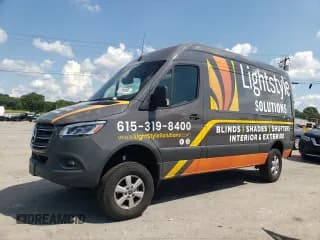 ✅ 2024 Mercedes-Benz Sprinter • VIN: W1W4NBVY5RT174269 • Лот: 67963565. Опубликован ранее на Copart с пробегом 23 547 миль. Бесплатный доступ к архиву аукционных продаж из США и подробный отчёт об истории автомобиля на DreamBid. Изображение 1.