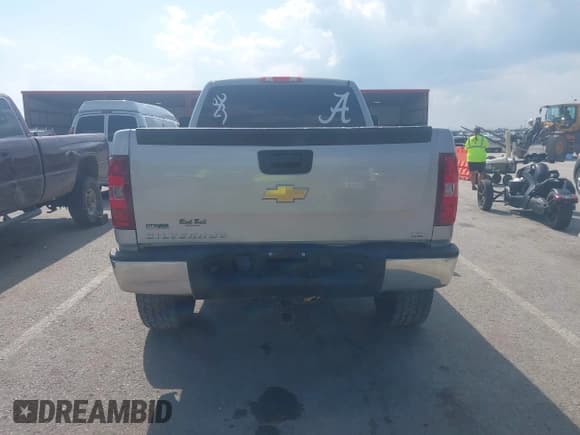 ✅ 2011 Chevrolet Silverado 1500 LS • VIN: 1GCRKREA4BZ421998 • Lot: 42973335. Listed on IAAI with 135,098 mi. Free auction sales archive from the USA and detailed vehicle history report at DreamBid. Image 16.