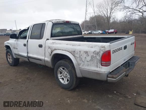 ✅ 2002 Dodge Dakota SLT • VIN: 1B7HG48N72S577296 • Lot: 41848637. Wystawiony na IAAI z przebiegiem 133 777 mil. Bezpłatny archiwum sprzedaży aukcyjnych z USA i szczegółowy raport historii pojazdu na DreamBid. Zdjęcie 3.