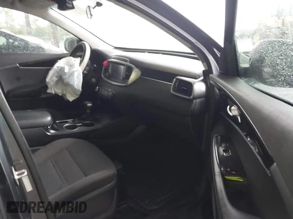 ✅ 2020 Kia Sorento LX • VIN: 5XYPG4A37LG683288 • Лот: 43430017. Опубликован ранее на IAAI с пробегом 81 095 миль. Бесплатный доступ к архиву аукционных продаж из США и подробный отчёт об истории автомобиля на DreamBid. Изображение 5.