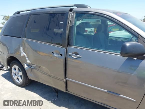 ✅ 2005 Toyota Sienna CE • VIN: 5TDZA23C65S293056 • Lot: 42374791. Listed on IAAI with 515,521 mi. Free auction sales archive from the USA and detailed vehicle history report at DreamBid. Image 14.