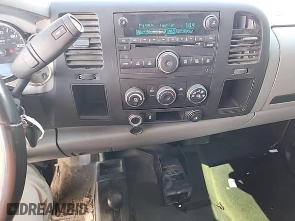 2013 Chevrolet Silverado 2500HD z VIN 1GC2KVEB4DZ408934, wystawiony jako IAAI lot #43074627 z przebiegiem 147 638 mil mil oraz . Historia ofert i sprzedaży dostępna na DreamBid. Obrazek 1.