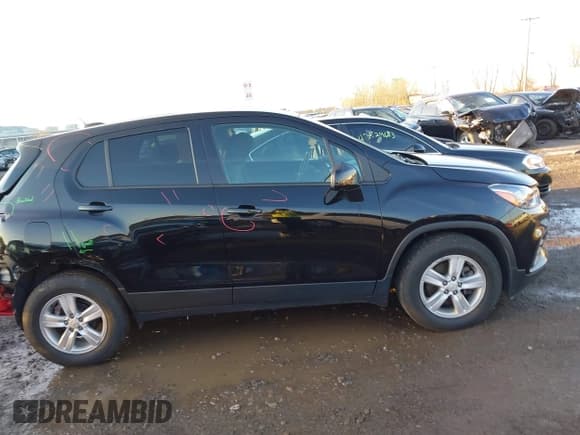 ✅ 2020 Chevrolet Trax LS • VIN: KL7CJKSB9LB327345 • Lot: 43727908. Wystawiony na IAAI z przebiegiem 38 903 mil. Bezpłatny archiwum sprzedaży aukcyjnych z USA i szczegółowy raport historii pojazdu na DreamBid. Zdjęcie 13.