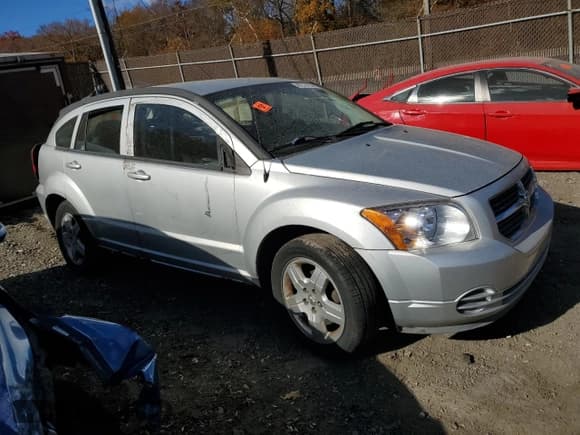 ✅ 2009 Dodge Caliber SXT • VIN: 1B3HB48A79D222768 • Лот: 90278195. Опубликован ранее на Copart с пробегом Не указан. Бесплатный доступ к архиву аукционных продаж из США и подробный отчёт об истории автомобиля на DreamBid. Изображение 4.