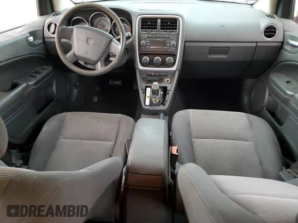 2011 Dodge Caliber Mainstreet z VIN 1B3CB3HA1BD113751, wystawiony jako Copart lot #78308484 z przebiegiem 205 647 mil mil oraz Szkoda całkowita • Salvage title. Historia ofert i sprzedaży dostępna na DreamBid. Obrazek 8.