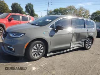 ✅ 2025 Chrysler Pacifica Hybrid Select • VIN: 2C4RC1S73SR550154 • Lot: 81977405. Wystawiony na Copart z przebiegiem 5 001 mil. Bezpłatny archiwum sprzedaży aukcyjnych z USA i szczegółowy raport historii pojazdu na DreamBid. Zdjęcie 1.