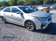 ✅ 2019 Kia Forte LXS • VIN: 3KPF24AD4KE021988 • Lot: 43403780. Wystawiony na IAAI z przebiegiem 30 325 mil. Bezpłatny archiwum sprzedaży aukcyjnych z USA i szczegółowy raport historii pojazdu na DreamBid. Zdjęcie 1.