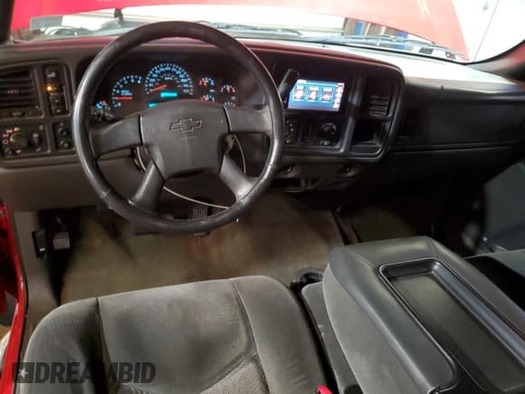 ✅ 2004 Chevrolet Silverado 2500HD LS • VIN: 1GCHK23U34F143230 • Lot: 93073575. Wystawiony na Copart z przebiegiem 200 178 mil. Bezpłatny archiwum sprzedaży aukcyjnych z USA i szczegółowy raport historii pojazdu na DreamBid. Zdjęcie 8.