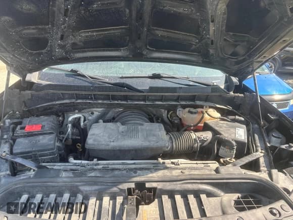 ✅ 2019 Chevrolet Silverado 1500 Custom • VIN: 1GCRYBEF2KZ317771 • Lot: 69050054. Wystawiony na Copart z przebiegiem 103 878 mil. Bezpłatny archiwum sprzedaży aukcyjnych z USA i szczegółowy raport historii pojazdu na DreamBid. Zdjęcie 12.