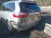 ✅ 2017 Toyota Sienna XLE • VIN: 5TDYZ3DC3HS861664 • Lot: 43726945. Wystawiony na IAAI z przebiegiem 106 855 mil. Bezpłatny archiwum sprzedaży aukcyjnych z USA i szczegółowy raport historii pojazdu na DreamBid. Zdjęcie 6.