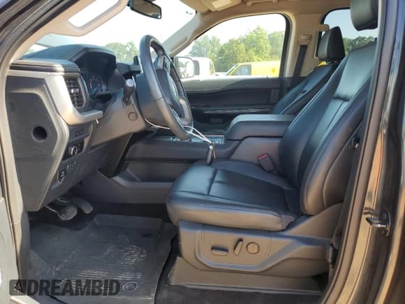 ✅ 2023 Ford Expedition XLT • VIN: 1FMJU1H81PEA07542 • Lot: 63635465. Wystawiony na Copart z przebiegiem 72 379 mil. Bezpłatny archiwum sprzedaży aukcyjnych z USA i szczegółowy raport historii pojazdu na DreamBid. Zdjęcie 7.