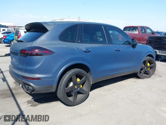 ✅ 2018 Porsche Cayenne • VIN: WP1AA2A2XJKA04400 • Lot: 40480929. Listed on IAAI with 66,129 mi. Free auction sales archive from the USA and detailed vehicle history report at DreamBid. Image 4.