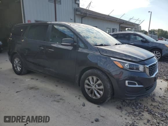✅ 2020 Kia Sedona LX • VIN: KNDMB5C16L6623556 • Lot: 86810895. Wystawiony na Copart z przebiegiem 97 015 mil. Bezpłatny archiwum sprzedaży aukcyjnych z USA i szczegółowy raport historii pojazdu na DreamBid. Zdjęcie 4.