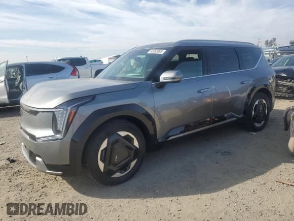 ✅ 2024 Kia EV9 Land • VIN: KNDADFS57R6031762 • Лот: 42653065. Опубликован ранее на Copart с пробегом 9 778 миль. Бесплатный доступ к архиву аукционных продаж из США и подробный отчёт об истории автомобиля на DreamBid. Изображение 1.