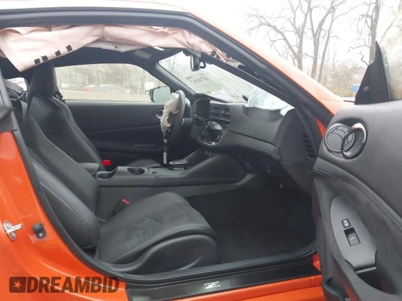 ✅ 2024 Nissan Z Performance • VIN: JN1BZ4BHXRM365884 • Lot: 43740547. Wystawiony na IAAI z przebiegiem 5 002 mil. Bezpłatny archiwum sprzedaży aukcyjnych z USA i szczegółowy raport historii pojazdu na DreamBid. Zdjęcie 5.