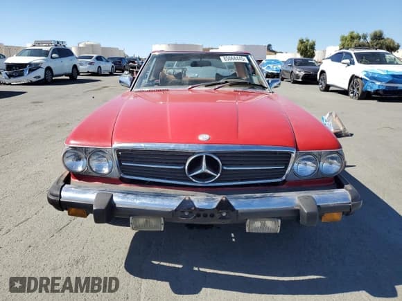 ✅ 1979 Mercedes-Benz SL • VIN: 10704412050861 • Lot: 85068445. Wystawiony na Copart z przebiegiem 81 171 mil. Bezpłatny archiwum sprzedaży aukcyjnych z USA i szczegółowy raport historii pojazdu na DreamBid. Zdjęcie 5.