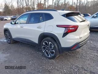 ✅ 2026 Chevrolet Trax 2RS • VIN: KL77LJEP1TC003216 • Лот: 43814903. Опубликован ранее на IAAI с пробегом 322 миль. Бесплатный доступ к архиву аукционных продаж из США и подробный отчёт об истории автомобиля на DreamBid. Изображение 3.