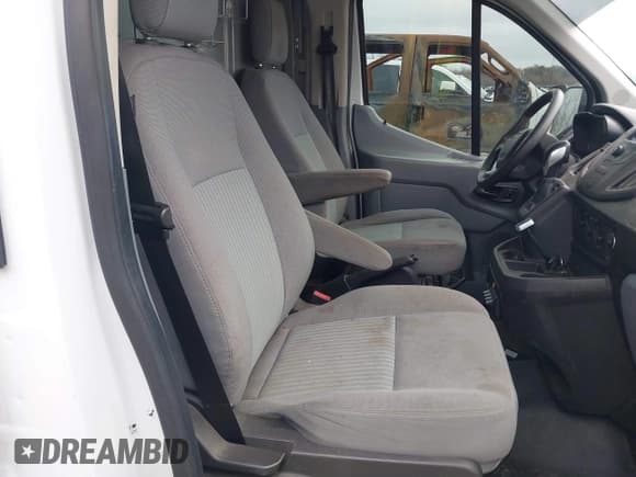 ✅ 2018 Ford Transit • VIN: 1FTYR2YM8JKB11512 • Lot: 41594917. Wystawiony na IAAI z przebiegiem 107 015 mil. Bezpłatny archiwum sprzedaży aukcyjnych z USA i szczegółowy raport historii pojazdu na DreamBid. Zdjęcie 8.