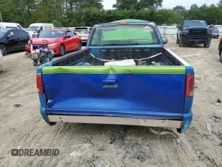 ✅ 1994 Chevrolet S-10 • VIN: 1GCCS1442RK105358 • Лот: 64033044. Опубликован ранее на Copart с пробегом 353 251 миль. Бесплатный доступ к архиву аукционных продаж из США и подробный отчёт об истории автомобиля на DreamBid. Изображение 6.
