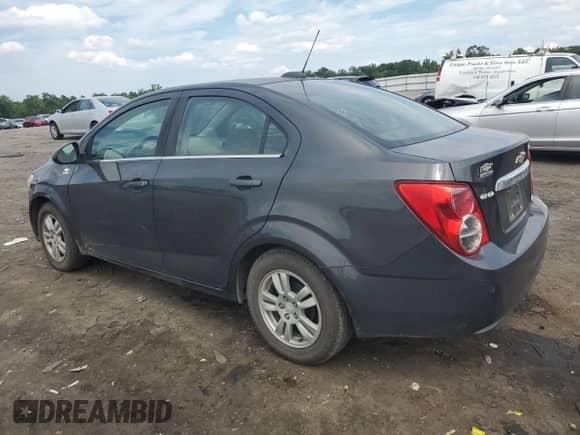 2016 Chevrolet Sonic LT z VIN 1G1JC5SH3G4107843, wystawiony jako Copart lot #64251434 z przebiegiem 118 865 mil mil oraz Czysty tytuł • Clean title. Historia ofert i sprzedaży dostępna na DreamBid. Obrazek 2.