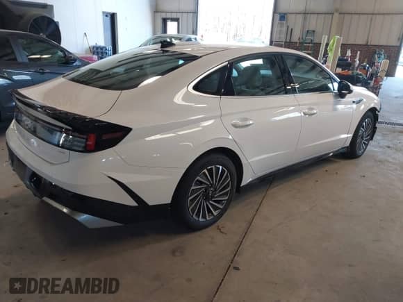 2024 Hyundai Sonata SEL z VIN KMHL34JJ5RA085911, wystawiony jako IAAI lot #41017842 z przebiegiem 2 046 mil mil oraz . Historia ofert i sprzedaży dostępna na DreamBid. Obrazek 4.