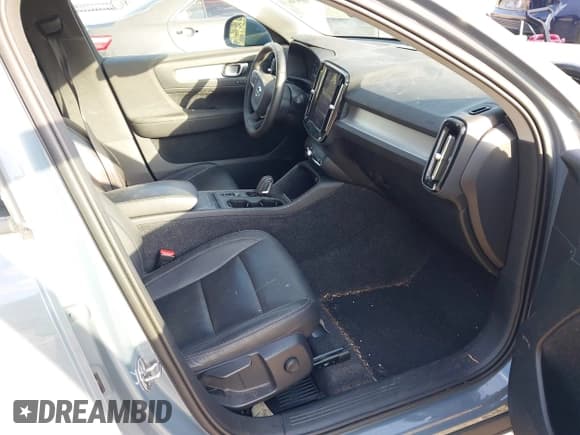 ✅ 2021 Volvo XC40 Momentum • VIN: YV4AC2HK6M2425002 • Lot: 41434936. Listed on IAAI with 43,734 mi. Free auction sales archive from the USA and detailed vehicle history report at DreamBid. Image 5.