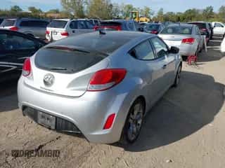 2013 Hyundai Veloster w/Black Int с VIN KMHTC6AD1DU096921, выставлен на аукционе IAAI как лот 43332519 с пробегом 30 553 миль миль и . История ставок и продаж доступна на DreamBid. Изображение 4.