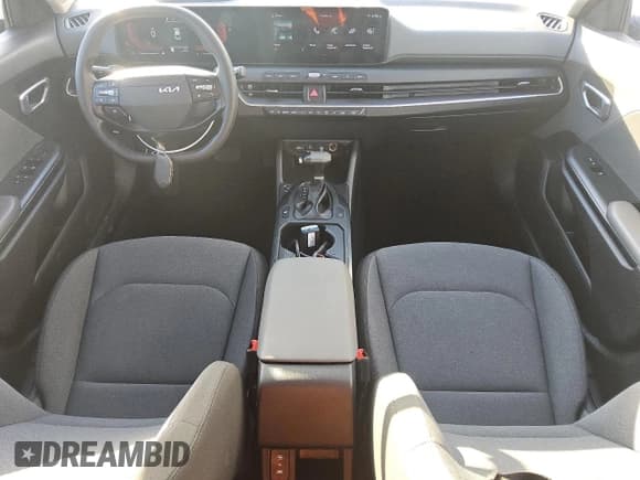 ✅ 2025 Kia K4 LXS • VIN: 3KPFT4DE1SE060037 • Lot: 92843675. Wystawiony na Copart z przebiegiem 13 833 mil. Bezpłatny archiwum sprzedaży aukcyjnych z USA i szczegółowy raport historii pojazdu na DreamBid. Zdjęcie 8.