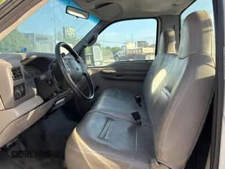 ✅ 1999 Ford F-550 • VIN: 1FDAF56F5XEB90916 • Lot: 63616995. Listed on Copart with 84,130 mi. Free auction sales archive from the USA and detailed vehicle history report at DreamBid. Image 5.