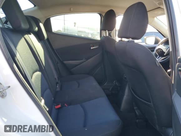 ✅ 2017 Toyota Yaris • VIN: 3MYDLBYV2HY168794 • Lot: 82632285. Wystawiony na Copart z przebiegiem 106 818 mil. Bezpłatny archiwum sprzedaży aukcyjnych z USA i szczegółowy raport historii pojazdu na DreamBid. Zdjęcie 10.