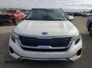 ✅ 2021 Kia Seltos LX • VIN: KNDEPCAA5M7167736 • Лот: 90015385. Опубликован ранее на Copart с пробегом 32 953 миль. Бесплатный доступ к архиву аукционных продаж из США и подробный отчёт об истории автомобиля на DreamBid. Изображение 5.