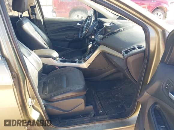 ✅ 2013 Ford Escape SEL • VIN: 1FMCU9H94DUA30931 • Lot: 43576981. Wystawiony na IAAI z przebiegiem Nie podano. Bezpłatny archiwum sprzedaży aukcyjnych z USA i szczegółowy raport historii pojazdu na DreamBid. Zdjęcie 5.