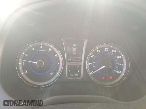 ✅ 2012 Hyundai Azera • VIN: KMHFH4JG7CA180691 • Лот: 80361885. Опубликован ранее на Copart с пробегом 170 644 миль. Бесплатный доступ к архиву аукционных продаж из США и подробный отчёт об истории автомобиля на DreamBid. Изображение 9.