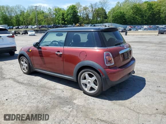 2007 MINI Hardtop with VIN WMWMF33507TT57421, listed as a Copart auction lot 56235885 with 83,085 mi miles and Clean title. Bid and sale history available at DreamBid. Image 2.