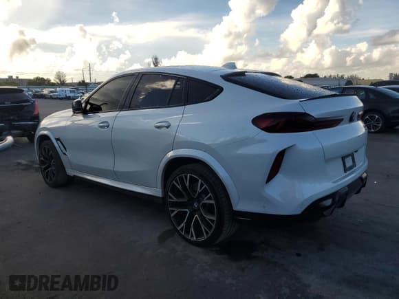 ✅ 2021 BMW X6 M • VIN: 5YMCY0C07M9G68178 • Lot: 68007165. Wystawiony na Copart z przebiegiem 8 909 mil. Bezpłatny archiwum sprzedaży aukcyjnych z USA i szczegółowy raport historii pojazdu na DreamBid. Zdjęcie 2.