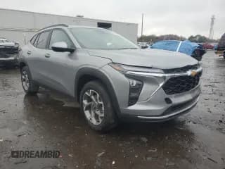 ✅ 2025 Chevrolet Trax LT • VIN: KL77LHEP1SC192313 • Лот: 91286545. Опубликован ранее на Copart с пробегом 3 306 миль. Бесплатный доступ к архиву аукционных продаж из США и подробный отчёт об истории автомобиля на DreamBid. Изображение 4.