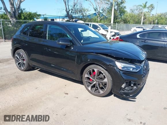✅ 2024 Audi SQ5 Premium Plus • VIN: WA1B4AFY7R2037896 • Lot: 42045235. Wystawiony na IAAI z przebiegiem 9 038 mil. Bezpłatny archiwum sprzedaży aukcyjnych z USA i szczegółowy raport historii pojazdu na DreamBid. Zdjęcie 1.