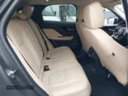 ✅ 2017 Jaguar F-Pace 35t Premium • VIN: SADCJ2BV6HA075293 • Lot: 42839085. Wystawiony na IAAI z przebiegiem 103 501 mil. Bezpłatny archiwum sprzedaży aukcyjnych z USA i szczegółowy raport historii pojazdu na DreamBid. Zdjęcie 8.