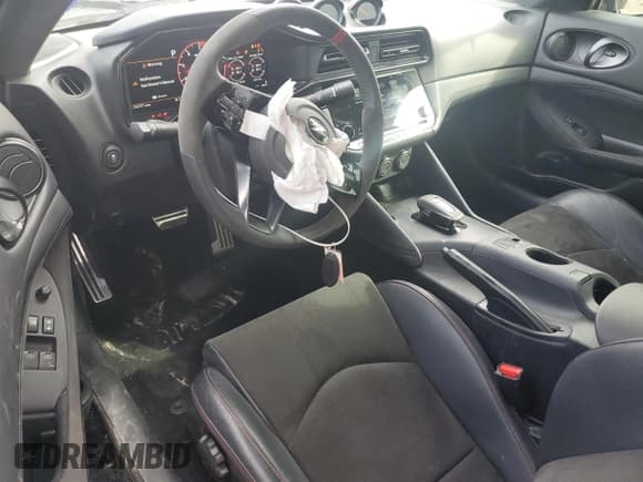 ✅ 2024 Nissan Z Nismo • VIN: JN1BZ4CH0RM360854 • Lot: 83331374. Wystawiony na Copart z przebiegiem 24 237 mil. Bezpłatny archiwum sprzedaży aukcyjnych z USA i szczegółowy raport historii pojazdu na DreamBid. Zdjęcie 8.